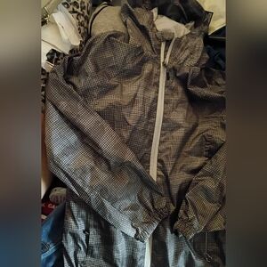 Swiss Alps boys size 6 Stylish checkered hooded jacket with a zip-up front.